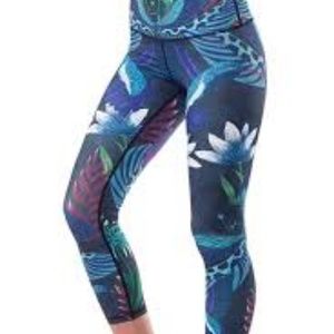 Yoga Democracy Dragonfly Capri Leggings XS